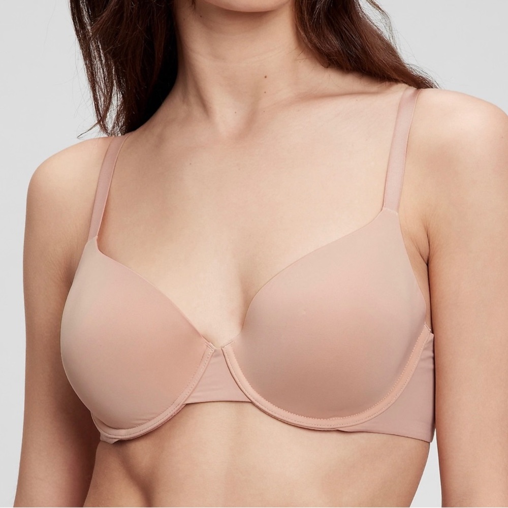 GAPBody t-shirt bra 36B nude/tan